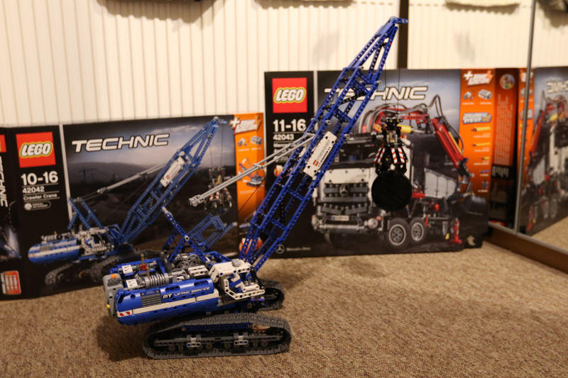 Illustration for article titled Lego Technic Crawler Crane: The Oppo Review